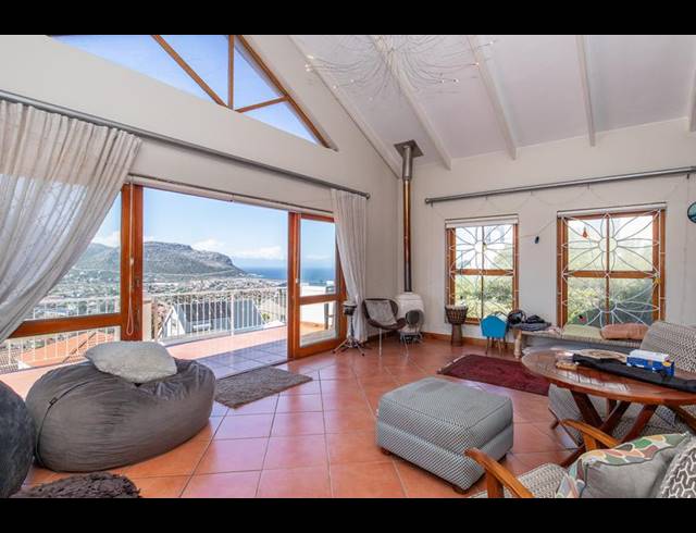 5 BEDROOM HOUSE FOR SALE IN FISH HOEK
